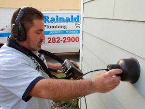 Plumber detecting water leaks at an Orlando home